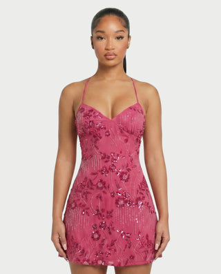 Vestido mini de malla con aberturas y detalle de cadena de JUVIA