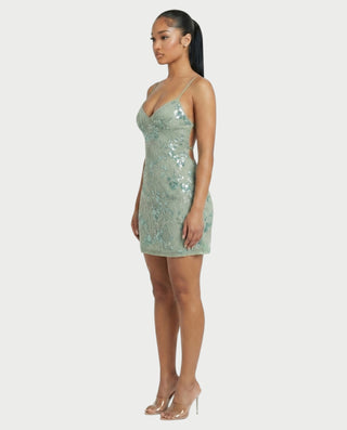 Vestido mini de malla con aberturas y detalle de cadena de JUVIA