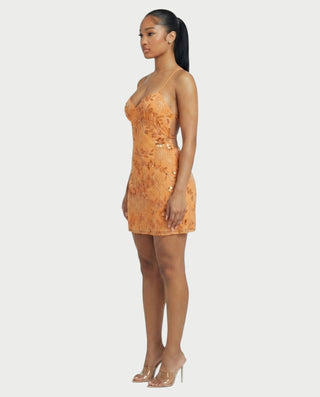 Vestido mini de malla con aberturas y detalle de cadena de JUVIA