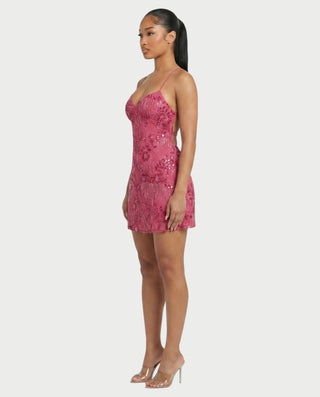 Vestido mini de malla con aberturas y detalle de cadena de JUVIA