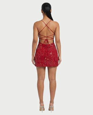 Vestido mini de malla con aberturas y detalle de cadena de JUVIA