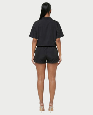 Conjunto deportivo de top con cremallera y pantalones cortos en contraste LOIRA