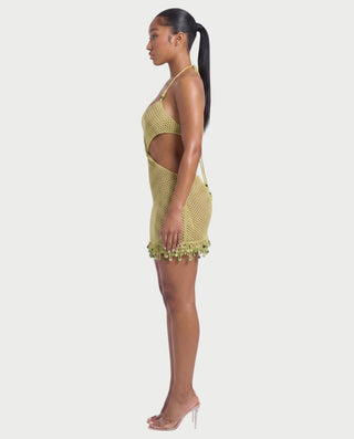 Vestido mini de malla con aberturas y detalle de cadena de JUVIA
