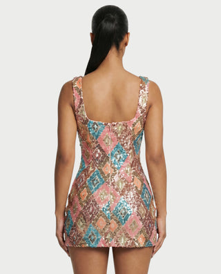 Vestido mini de malla con aberturas y detalle de cadena de JUVIA