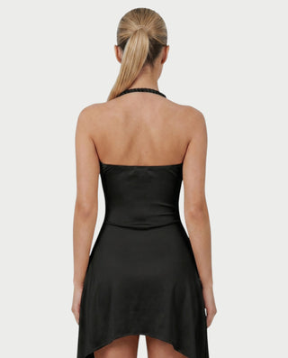 Vestido mini de malla con aberturas y detalle de cadena de JUVIA