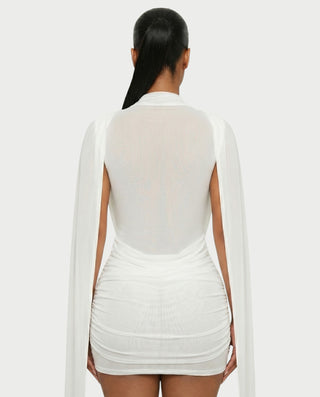 Vestido mini drapeado de malla con cuello alto de WAYONA