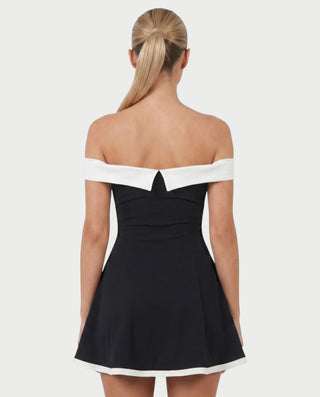 Vestido mini con hombros descubiertos y ribete en contraste de ORLENA