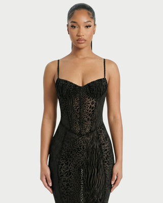 Vestido midi con flecos y escote pronunciado de LIRRA