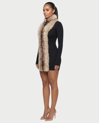 Vestido midi con flecos y escote pronunciado de LIRRA