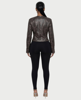 Chaleco corto con hebilla frontal de piel sintética QUELLA