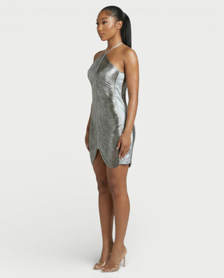 Vestido mini de malla con aberturas y detalle de cadena de JUVIA