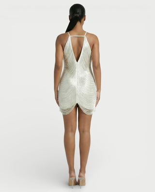 Vestido mini de malla con aberturas y detalle de cadena de JUVIA