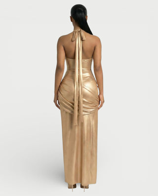 Vestido largo fruncido metalizado con abertura alta de ARAYA