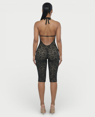 Mono de satén con plumas sintéticas y cuello en V profundo de LANNY