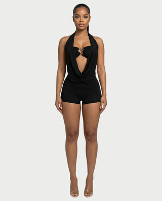 Conjunto de mono drapeado con cuello halter y bralette con hebilla de CHANE