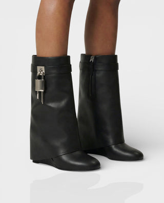 Botines de piel sintética con cuña y candado AVELINE