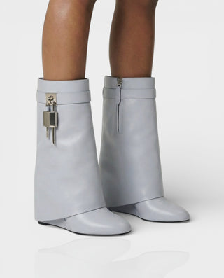 Botines de piel sintética con cuña y candado AVELINE