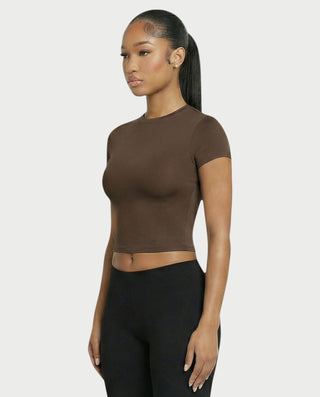 Chaleco corto con hebilla frontal de piel sintética QUELLA