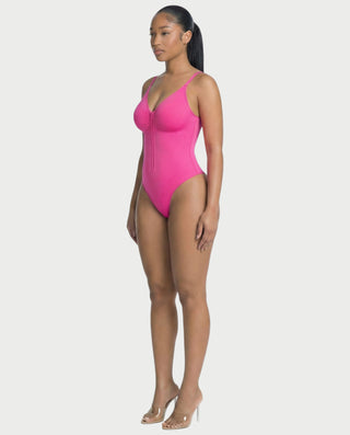 Mono de satén con plumas sintéticas y cuello en V profundo de LANNY