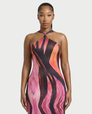 Vestido mini de malla con aberturas y detalle de cadena de JUVIA