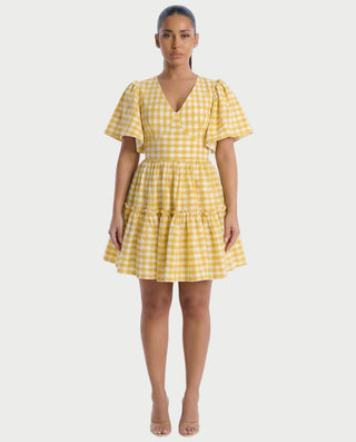 Vestido mini de malla con aberturas y detalle de cadena de JUVIA