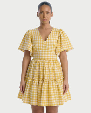 Vestido mini de malla con aberturas y detalle de cadena de JUVIA