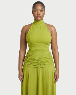 Vestido mini de malla con aberturas y detalle de cadena de JUVIA