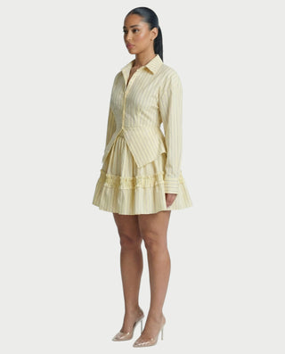 Vestido mini de malla con aberturas y detalle de cadena de JUVIA