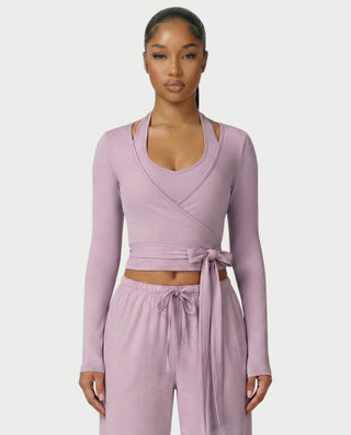 Chaleco corto con hebilla frontal de piel sintética QUELLA