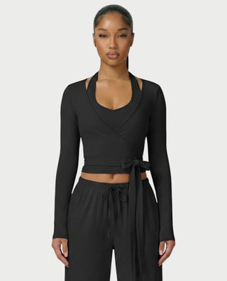 Chaleco corto con hebilla frontal de piel sintética QUELLA