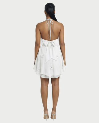 Vestido mini con cuello halter y flores 3D de EMELIYA