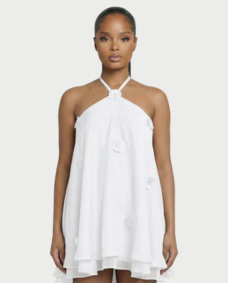 Vestido mini con cuello halter y flores 3D de EMELIYA