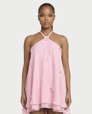 Vestido mini con cuello halter y flores 3D de EMELIYA