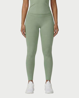 Chaleco corto con hebilla frontal de piel sintética QUELLA