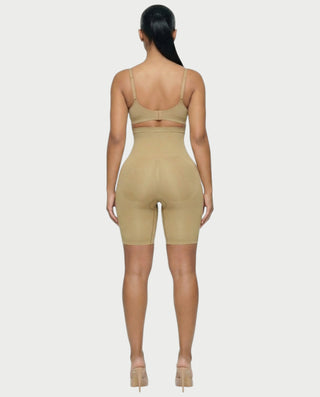 Chaleco corto con hebilla frontal de piel sintética QUELLA