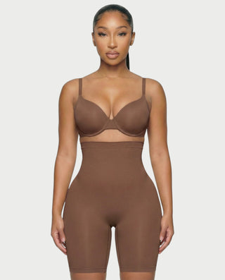 Chaleco corto con hebilla frontal de piel sintética QUELLA