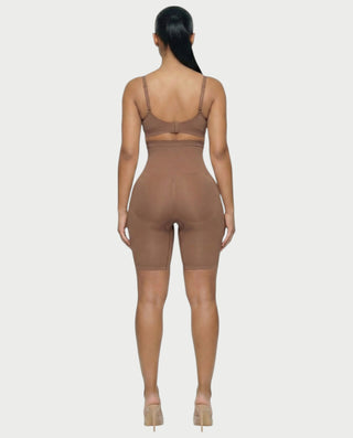 Chaleco corto con hebilla frontal de piel sintética QUELLA