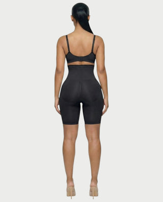 Chaleco corto con hebilla frontal de piel sintética QUELLA