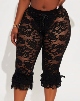 AVALYN Floral Lace Ruffle Ankle Capri Pants