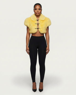 Chaleco corto con hebilla frontal de piel sintética QUELLA