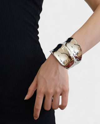 ARSENIA Wavy Wide Cuff Bracelet